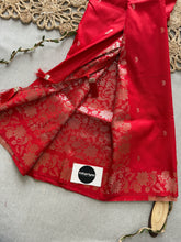 Indupriyaa Red Handloom Soft Silk Saree With Rich Pallu